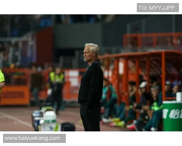 足球明星加盟中国综艺节目引发热议球迷与观众共同期待精彩表现